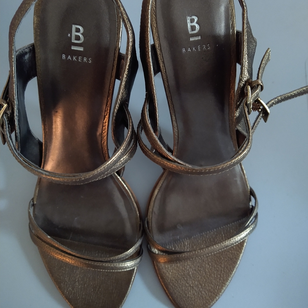 B bakers hells size 9